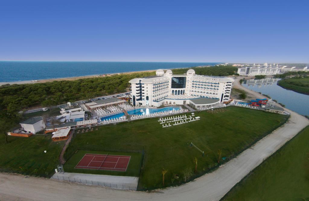 Water & Resort Side