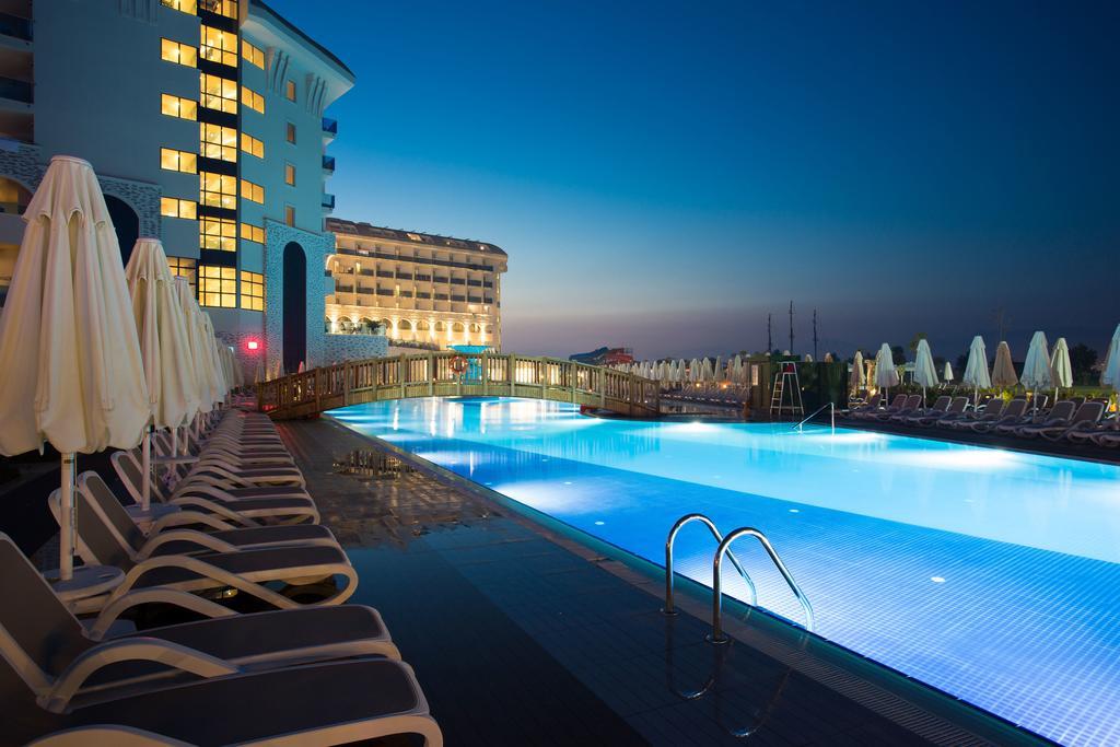 Water & Resort