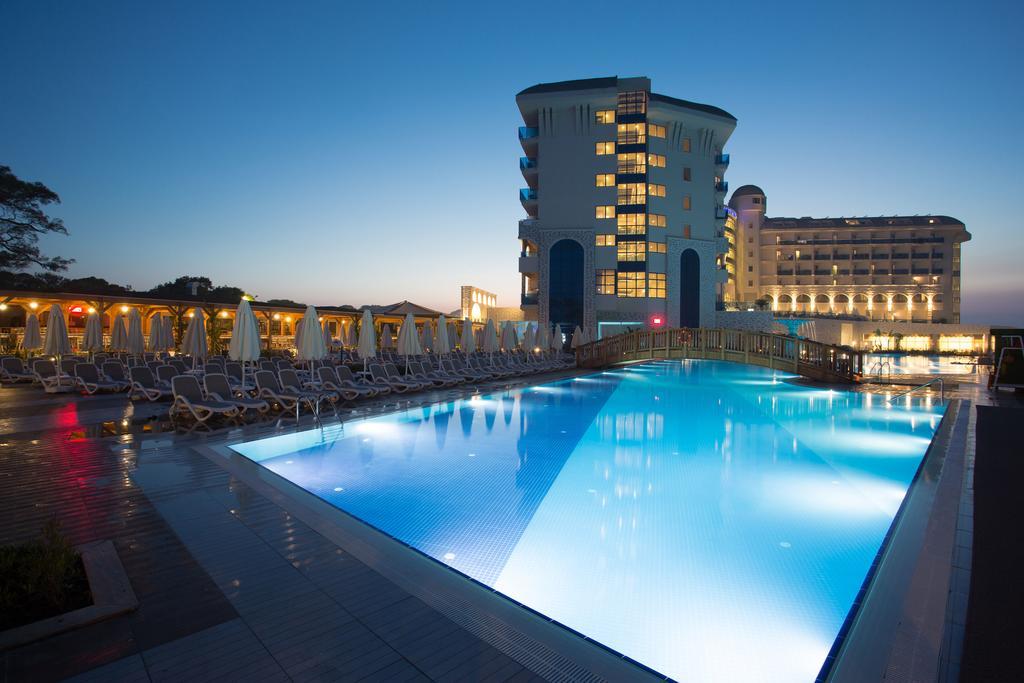 Water & Resort Side